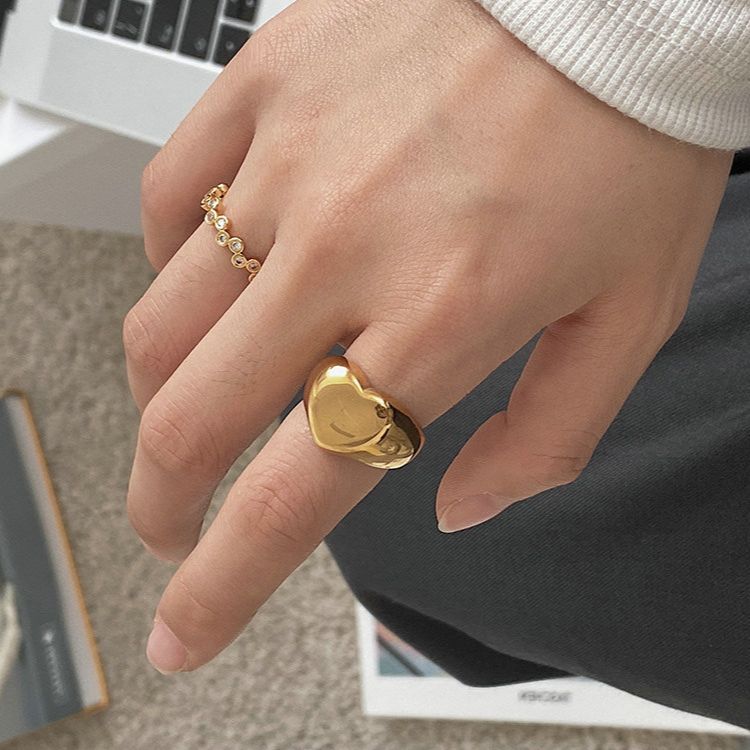 Image of the Amora Ring – a romantic, sparkling ring with an elegant finish, perfect for gifting or elevating your personal style.

