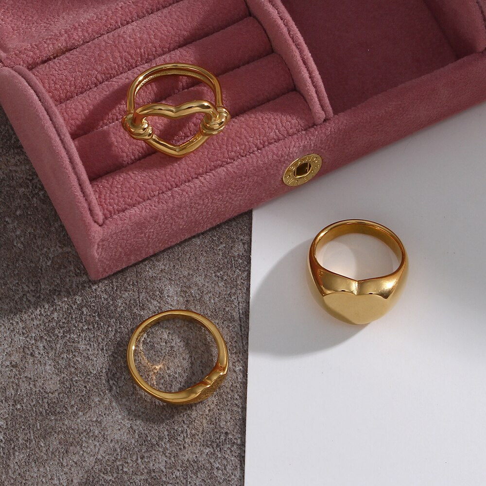 Image of the Amora Ring – a romantic, sparkling ring with an elegant finish, perfect for gifting or elevating your personal style.

