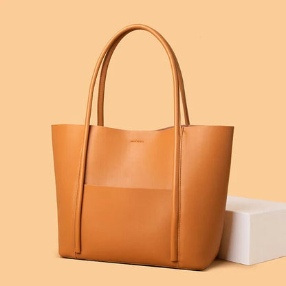 Bag Dainty – a small, minimalist handbag with a soft, feminine design ideal for daily wear.

