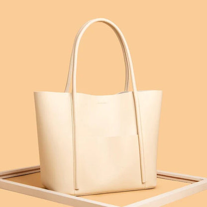 Bag Dainty – a small, minimalist handbag with a soft, feminine design ideal for daily wear.

