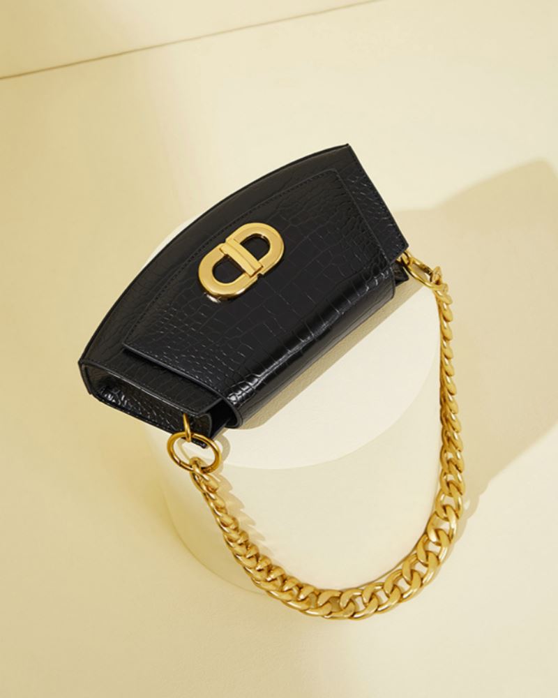 Image of the Bag Layde – a structured and elegant handbag designed for modern women seeking style, confidence, and practicality.

