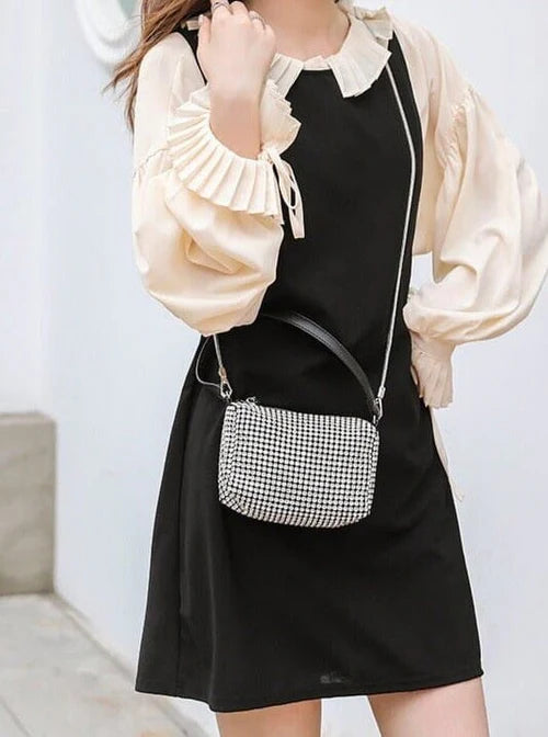 Bag Turim – a structured, modern handbag with clean lines and a sophisticated silhouette.

