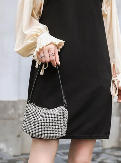 Bag Turim – a structured, modern handbag with clean lines and a sophisticated silhouette.

