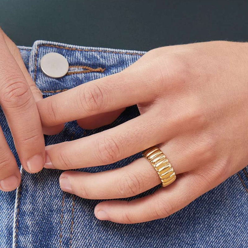 Image of the Bijoux Ring – a stylish and modern ring with minimalist elegance, perfect for everyday wear or layering with other pieces.


