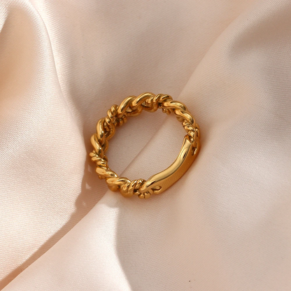 Image of the Chain Link Ring – a sleek, modern ring featuring bold chain design, perfect for minimalist and edgy outfits.

