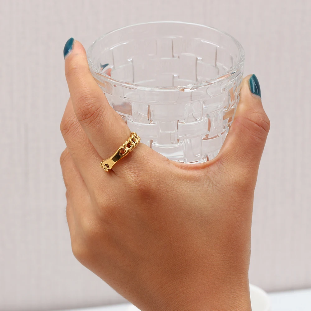 Image of the Chain Link Ring – a sleek, modern ring featuring bold chain design, perfect for minimalist and edgy outfits.

