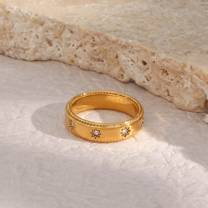 Image of the Clémence Ring – a sophisticated and elegant ring with timeless design, ideal for adding grace to any outfit.

