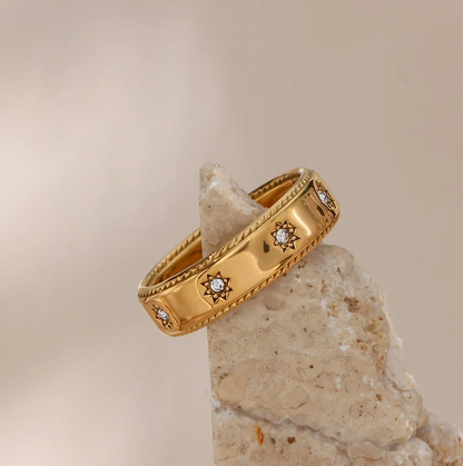 Image of the Clémence Ring – a sophisticated and elegant ring with timeless design, ideal for adding grace to any outfit.

