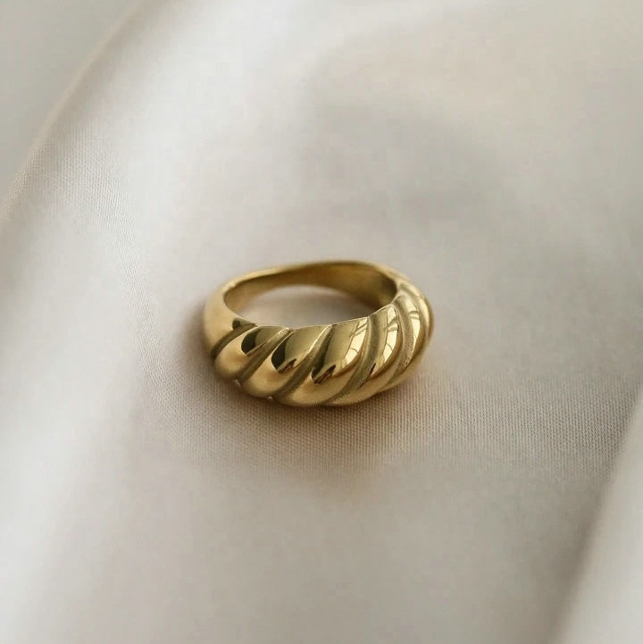 Image of the Crescent Ring – a dainty 18K gold stainless steel ring with a moon-inspired design, elegant and perfect for celestial lovers.

