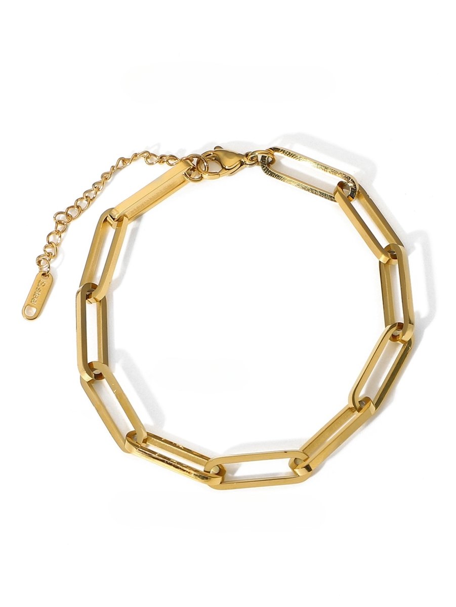 Image of the Elos Celina Bracelet – an 18K gold stainless steel bracelet with bold chain links, blending modern edge and timeless elegance.

