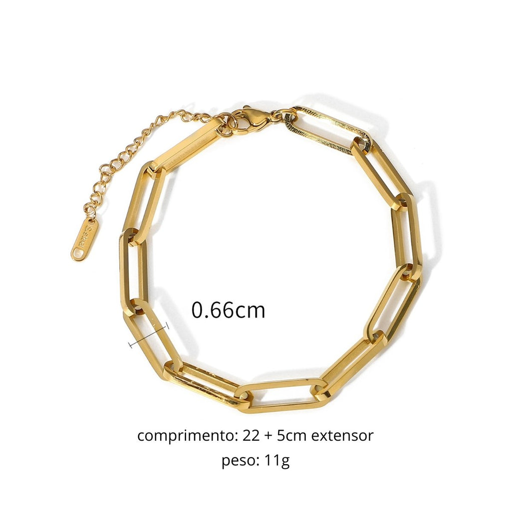Image of the Elos Celina Bracelet – an 18K gold stainless steel bracelet with bold chain links, blending modern edge and timeless elegance.


