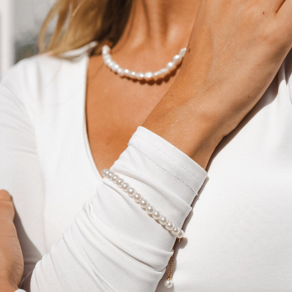 Image of the Golden Grace Bracelet – an elegant 18K gold stainless steel bracelet with a smooth, radiant finish for timeless sophistication.

