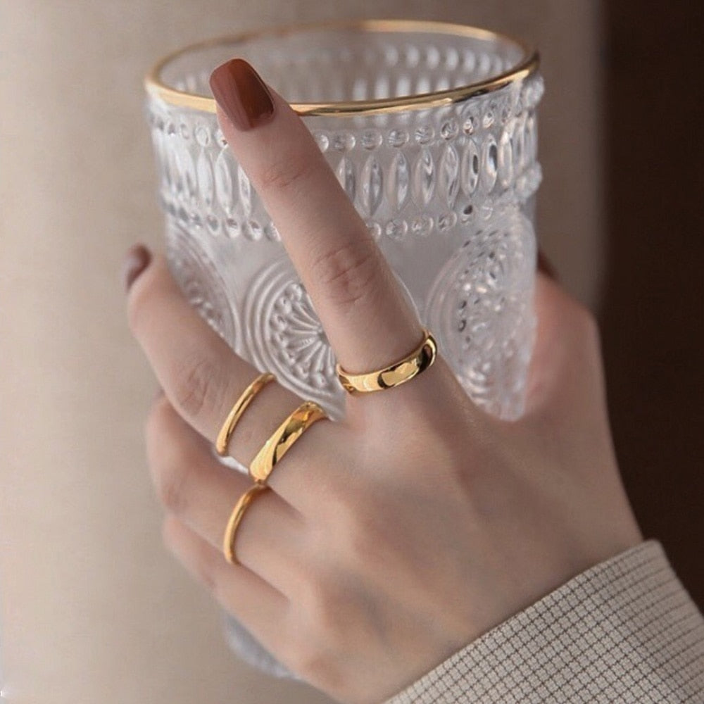 Image of the Lila Ring – a romantic and elegant ring with soft details, ideal for feminine and modern style lovers.

