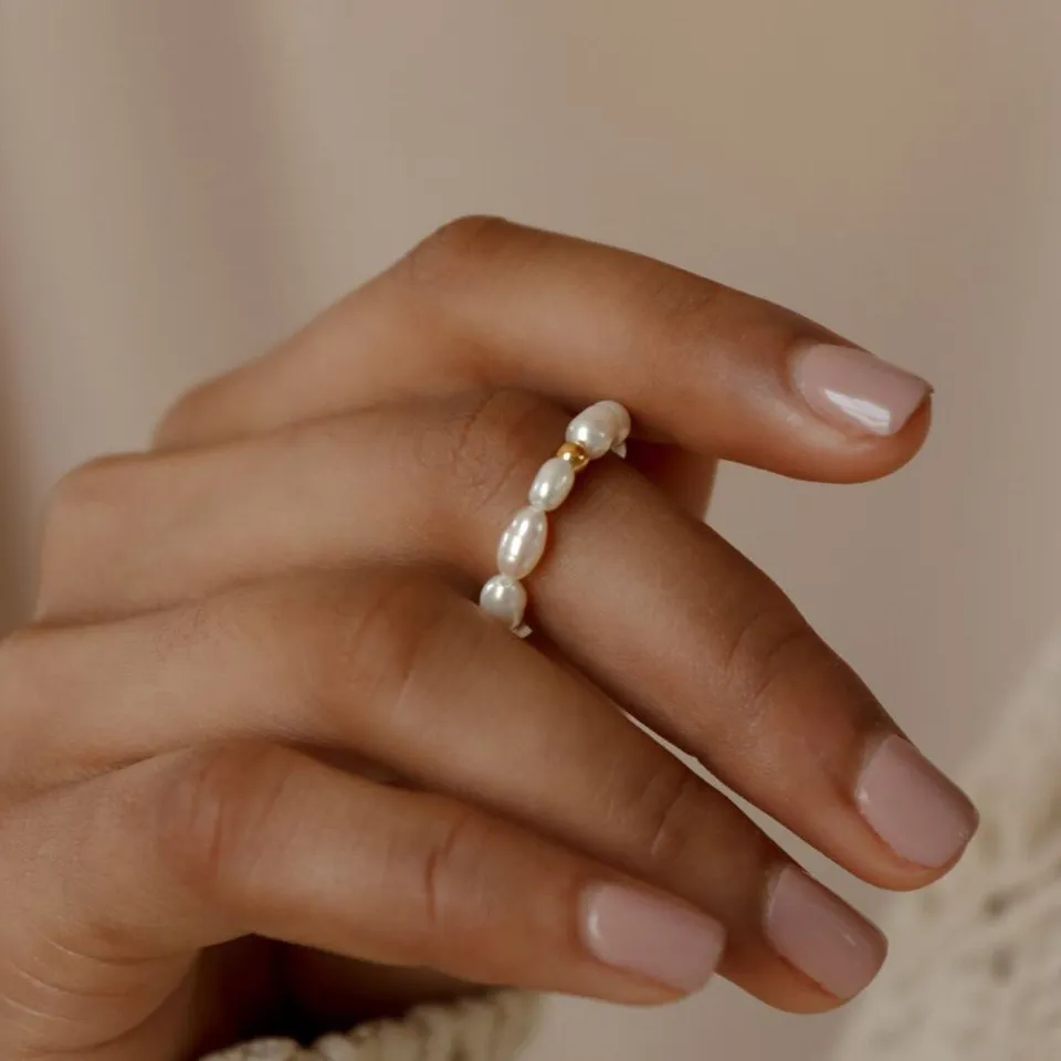 Image of the Pearl Ring – a delicate and elegant ring featuring a luminous pearl, perfect for classic or contemporary styles.

